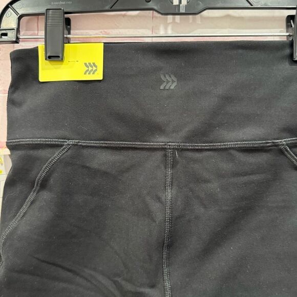 All in motion black short size small - Picture 5 of 8